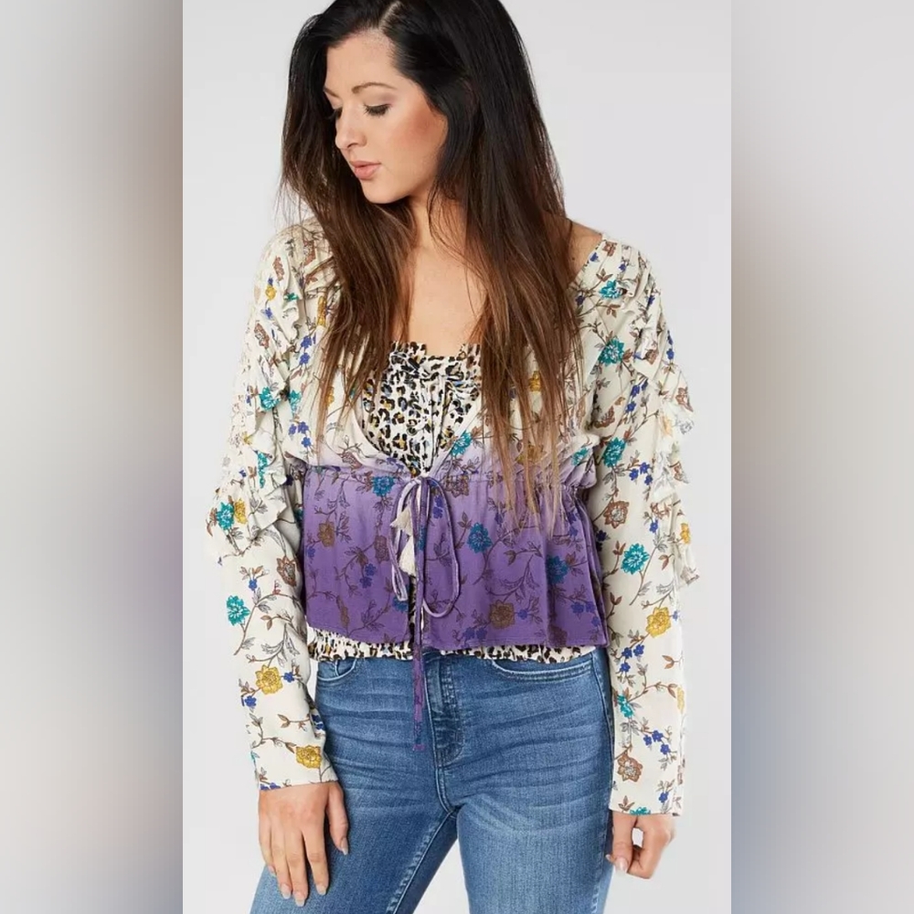 Gimmicks dip dyed floral short kimono with waist ties, lace details, ruffles XS
